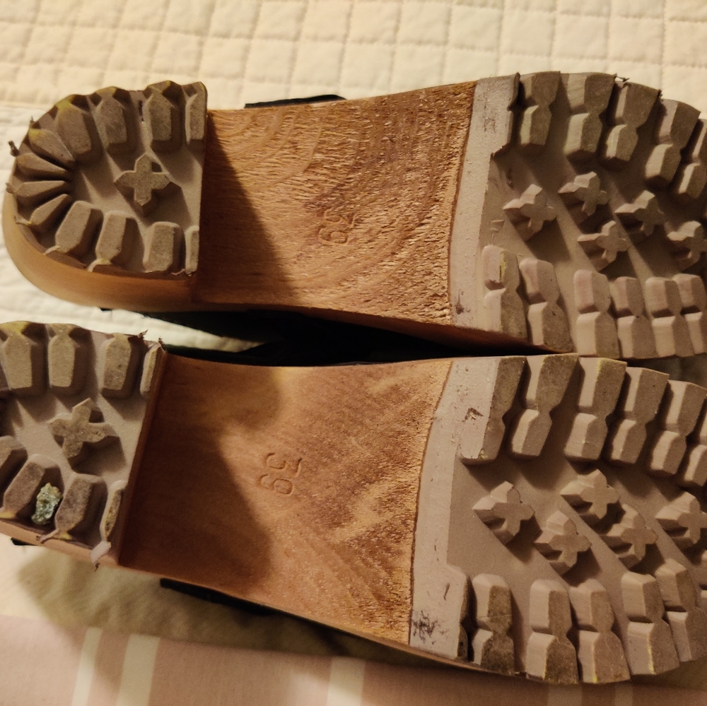 Clogs - Picture 3 of 6